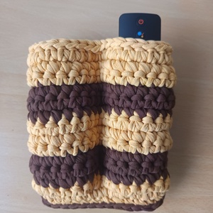 Horgolt távirányító tartó karfára - Meska.hu