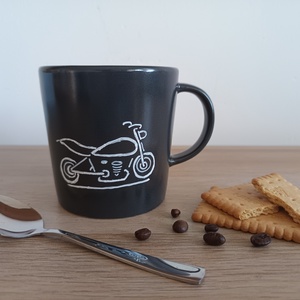 Kézzel festett motoros bögre (Sötétszürke), Otthon & Életmód, Konyhafelszerelés, tálalás, Tálalás, Bögre & Csésze, Festett tárgyak, Fotó, grafika, rajz, illusztráció, MESKA