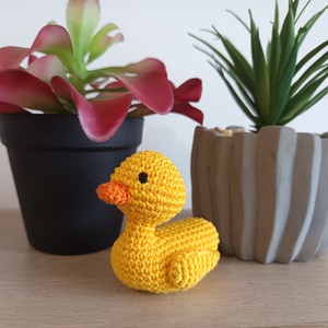Horgolt kiskacsa dekoráció  - Meska.hu