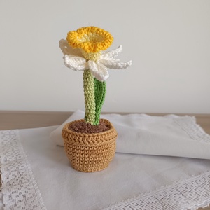 Anyák napi horgolt virág - nárcisz cserépben, Otthon & Életmód, Virágdekoráció, Virágdíszek, Asztali virágdísz, Horgolás, Varrás, MESKA