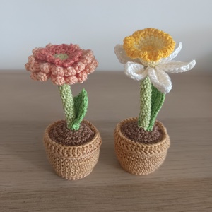 Anyák napjára, pedagógus napra horgolt virág - gerbera cserépben - otthon & életmód - virágdekoráció - virágdíszek - asztali virágdísz - Meska.hu