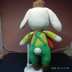 Nyuszi répával (A háttér AI segítségével készült) - játék & sport - plüssállat & játékfigura - nyuszi - Meska.hu