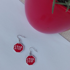 Stop tábla fa fülbevaló LANYOKNAK reszere  -  - Meska.hu