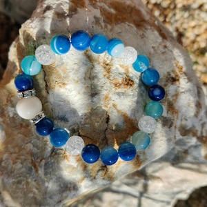 Hegyikristály és kék szalagos achát féldrágakő karkötő - ékszer - karkötő - gyöngyös karkötő - Meska.hu