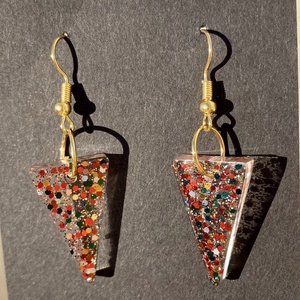 Háromszög alakú csillámos műgyanta fülbevaló - 2 méretben!, Ékszer, Fülbevaló, Lógó fülbevaló, Mindenmás, MESKA