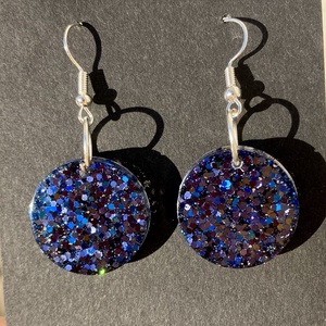 Kerek sötétkék műgyanta fülbevaló - 2 méretben! - Meska.hu