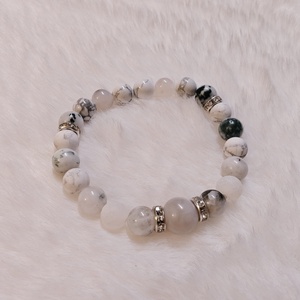 Howlit, jég- és mochaachát féldrágakő karkötő - Meska.hu