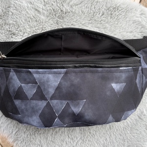 Fekete-szürke háromszögek övtáska - táska & tok - övtáska - Meska.hu