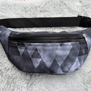 Gyermek/kisebb méretű fekete-szürke háromszögek övtáska - Meska.hu