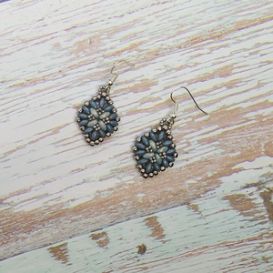 Blue and silver, gyöngy, gyöngyékszer, gyöngy fülbevaló, ajándék, Karácsony, Télapó, Nőnap, Anyák napja, ballagás - ékszer - fülbevaló - lógó fülbevaló - Meska.hu