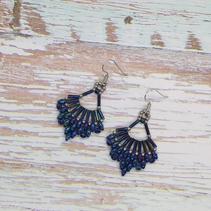 Kis kedves fülbevaló, gyöngy, gyöngyékszer, gyöngy fülbevaló - ékszer - fülbevaló - lógó fülbevaló - Meska.hu