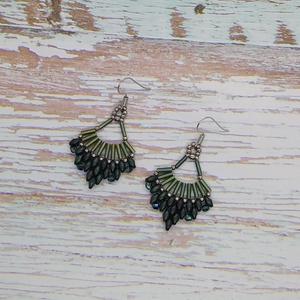 Kis kedves fülbevaló, gyöngy, gyöngyékszer, gyöngy fülbevaló - ékszer - fülbevaló - lógó fülbevaló - Meska.hu