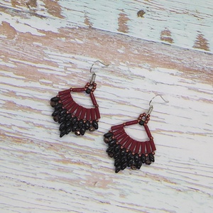 Kis kedves fülbevaló, ajándék, névnap, születésnap, Nőnap, Anyák napja, Húsvét,ballagás,Karácsony,Télapó, pedagógusnap - ékszer - fülbevaló - lógó fülbevaló - Meska.hu