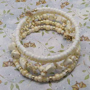 Beige karkötő, ajándék, névnap, születésnap, Nőnap, Anyák napja, Karácsony, Télapó, gyöngy, ballagás - Meska.hu
