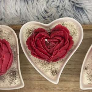 Szivecskés virágos gyertya  - Meska.hu