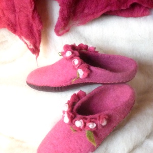 Hétvirágos nemez papucs női  - ruha & divat - cipő & papucs - mamusz & házicipő - Meska.hu