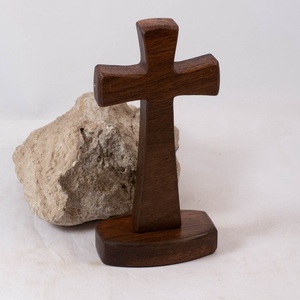 Fakereszt talpas, asztali kereszt, Otthon & Életmód, Vallás, Kereszt, Famegmunkálás, Diófából készült, talpas kereszt. Készen van, azonnal tudjuk küldeni.
Mérete: 17x8x5cm, MESKA