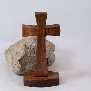 Fakereszt talpas, asztali kereszt, Otthon & Életmód, Vallás, Kereszt, Famegmunkálás, Diófából készült, talpas kereszt. Készen van, azonnal tudjuk küldeni.
Mérete: 17x8x5cm, MESKA