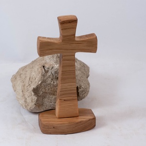 Fakereszt talpas, asztali kereszt, Otthon & Életmód, Vallás, Kereszt, Famegmunkálás, Tölgyfából készült, talpas kereszt. Készen van, azonnal tudjuk küldeni.
Mérete: 17x8x5cm, MESKA