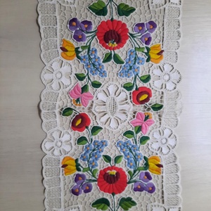 Új, kézi hímzésű Kalocsai Riseliős Terítő (49,5 x 25,5 cm) � Hungarikum - Meska.hu