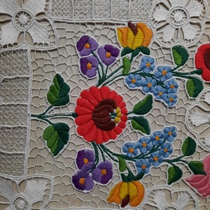 Új, kézi hímzésű Kalocsai Riseliős Terítő (49,5 x 25,5 cm) � Hungarikum - otthon & életmód - lakástextil - abrosz, terítő - asztalfutó - Meska.hu