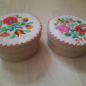 2 db Sosem használt retro hímzett díszdoboz � OTP-s gyűjtői darabbal együtt - Meska.hu