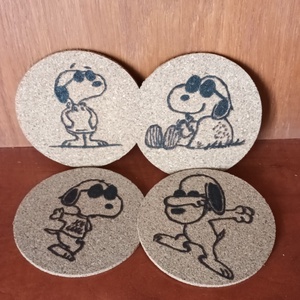 Snoopy poháralátét szett, Otthon & Életmód, Konyhafelszerelés, tálalás, Tálalás, Tányér- és poháralátét, Gravírozás, pirográfia, MESKA