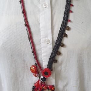 Vörös és fekete hangulat Frida Kahlora - ékszer - nyaklánc - hosszú nyaklánc - Meska.hu
