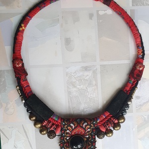 Vörös és fekete - ékszer - nyaklánc - medálos nyaklánc - Meska.hu