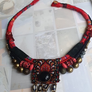 Vörös és fekete - ékszer - nyaklánc - medálos nyaklánc - Meska.hu
