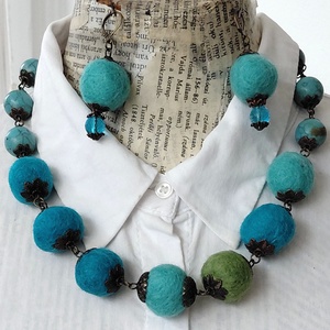 Tavaszi kék égbolt - ékszer - nyaklánc - bogyós nyaklánc - Meska.hu