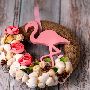 Flamingós ajtódísz virágokkal, kagylókkal, Otthon & Életmód, Dekoráció, Ajtó- és ablak dekoráció, Ajtódísz & Kopogtató, Virágkötés, MESKA