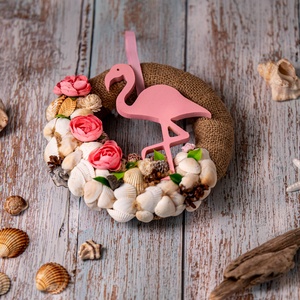 Flamingós ajtódísz virágokkal, kagylókkal - otthon & életmód - dekoráció - ajtó- és ablak dekoráció - ajtódísz & kopogtató - Meska.hu