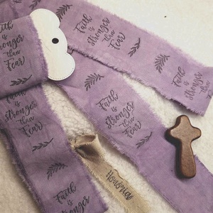 Kézzel festett és bélyegzett, tépett, pamutszalag, Bibliai, igés, felirattal- antik lila-003 - Meska.hu