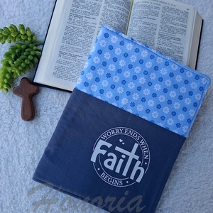 Bibliaborító-könyvtartó-Farmerkék/virágos-Faith-Bibliatartó - Meska.hu