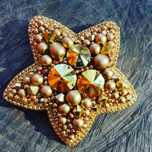 Arany nagy csillag bross, Ékszer, Kitűző és Bross, Gyöngyfűzés, gyöngyhímzés, Ékszerkészítés, MESKA
