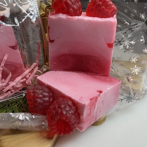 Málnás Panna cotta szappan - szépségápolás - szappan & fürdés - kézműves szappan - Meska.hu