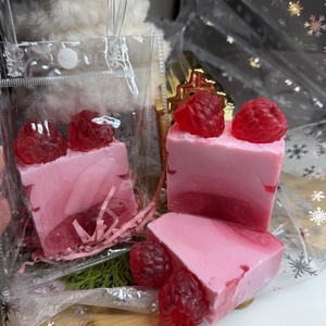 Málnás Panna cotta szappan - szépségápolás - szappan & fürdés - kézműves szappan - Meska.hu