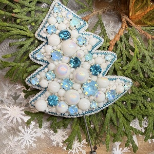 Karácsonyfa bross, Ékszer, Kitűző és Bross, Ékszerkészítés, Gyöngyfűzés, gyöngyhímzés, MESKA