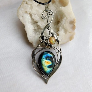 FOGLALVA! Labradorit medál opállal - ékszer - nyaklánc - medál - Meska.hu