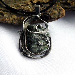 Nyers szerafinit medál  - ékszer - nyaklánc - medál - Meska.hu