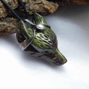 Sárkányvér jáspis farkas medál folyami gyönggyel - ékszer - nyaklánc - medál - Meska.hu