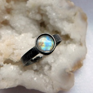 Szivárvány holdkő gyűrű - ékszer - gyűrű - statement gyűrű - Meska.hu