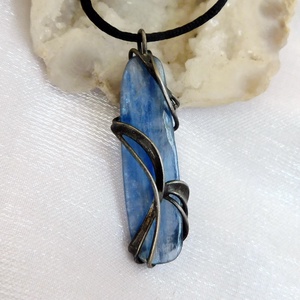 Kianit medál - ékszer - nyaklánc - hosszú nyaklánc - Meska.hu