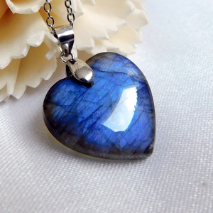 Kétoldalas labradorit szív medál acél láncon - ékszer - nyaklánc - medál - Meska.hu