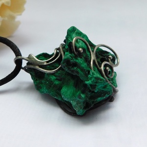 Nyers malachit medál  - ékszer - nyaklánc - medálos nyaklánc - Meska.hu