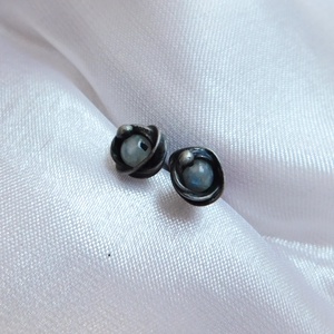 Bedugós holdkő fülbevaló turmalinnal - ékszer - fülbevaló - pötty fülbevaló - Meska.hu