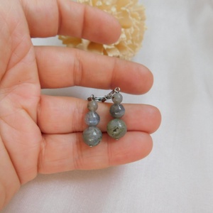 Labradorit fülbevaló - ékszer - fülbevaló - lógó fülbevaló - Meska.hu
