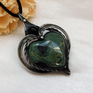 Eldarit ( kambaba jáspis ) szív medál ónixszal - Meska.hu