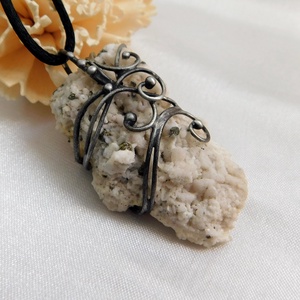 Nyers manganokalcit medál, Ékszer, Nyaklánc, Medálos nyaklánc, Ékszerkészítés, Fémmegmunkálás, MESKA